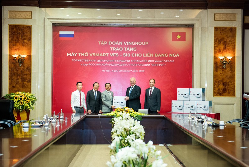 vingroup trao tang 1.000 may tho cho nga, ukraine va singapore hinh 1