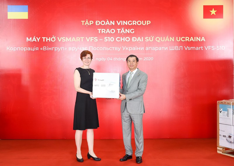vingroup trao tang 1.000 may tho cho nga, ukraine va singapore hinh 3