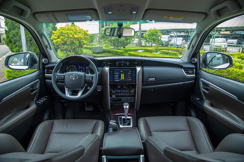 chon toyota fortuner - chon su yen tam cho ca  gia dinh hinh 3