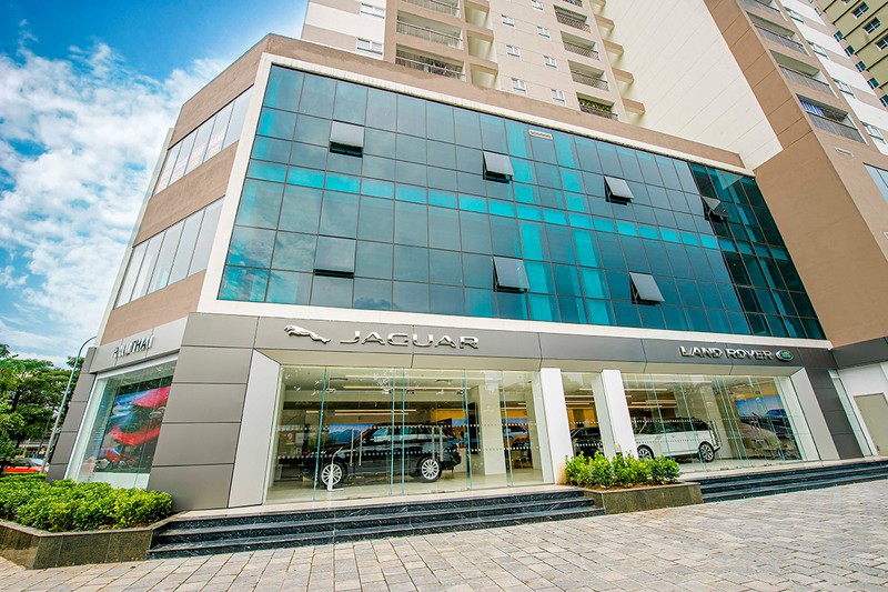 jaguar land rover co showroom dau tien tai ha noi hinh 1