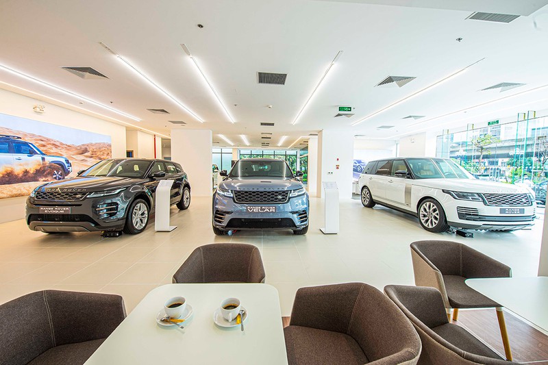 jaguar land rover co showroom dau tien tai ha noi hinh 3