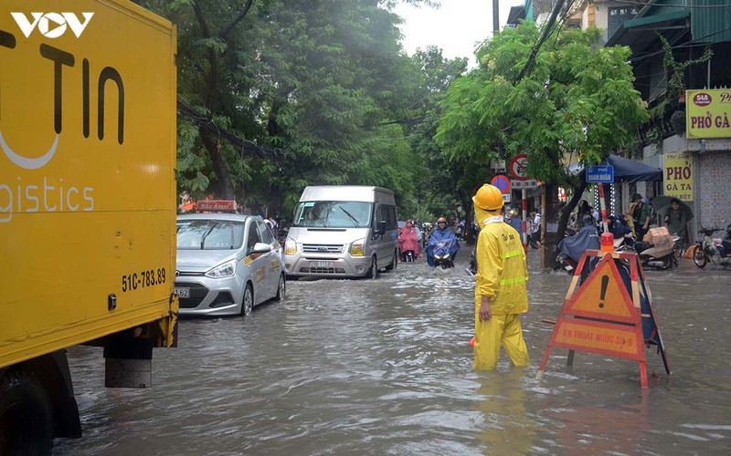 kinh nghiem khi lai xe vao mua mua va qua duong ngap hinh 2