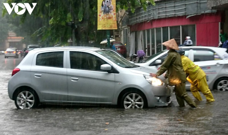 kinh nghiem khi lai xe vao mua mua va qua duong ngap hinh 4