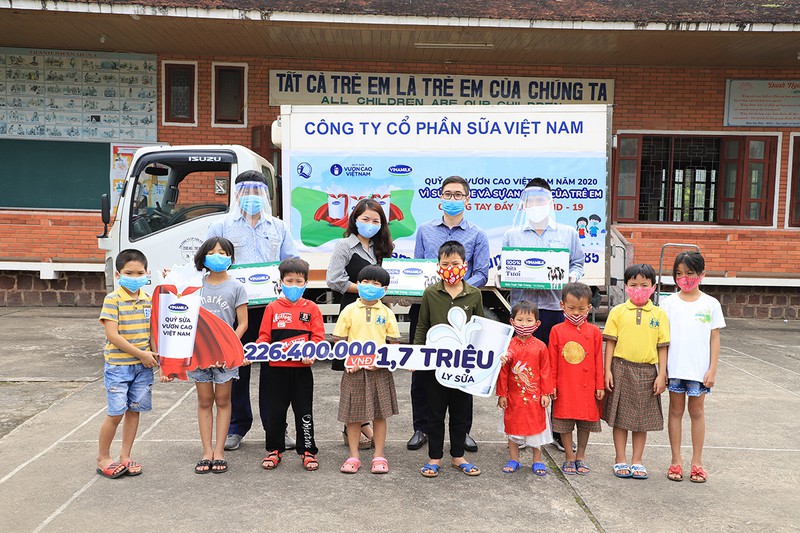 hanh trinh ben bi de dem sua den cho tre em kho khan trong mua dich hinh 2