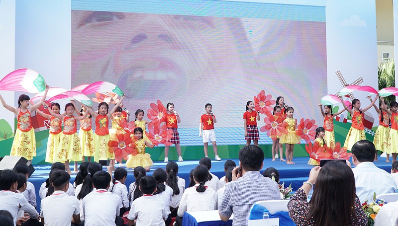 hanh trinh ben bi de dem sua den cho tre em kho khan trong mua dich hinh 4