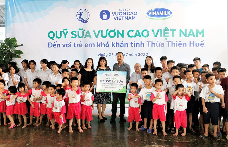 hanh trinh ben bi de dem sua den cho tre em kho khan trong mua dich hinh 11