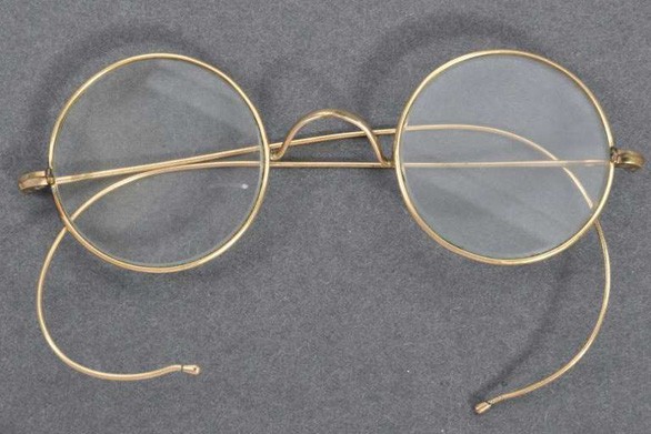 340.000 usd cho mot cap kinh cua lanh tu tinh than an do mahatma gandhi hinh 1