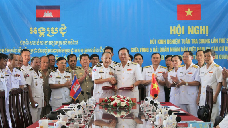 phoi hop tuan tra chung giua hai quan viet nam va campuchia hinh 2