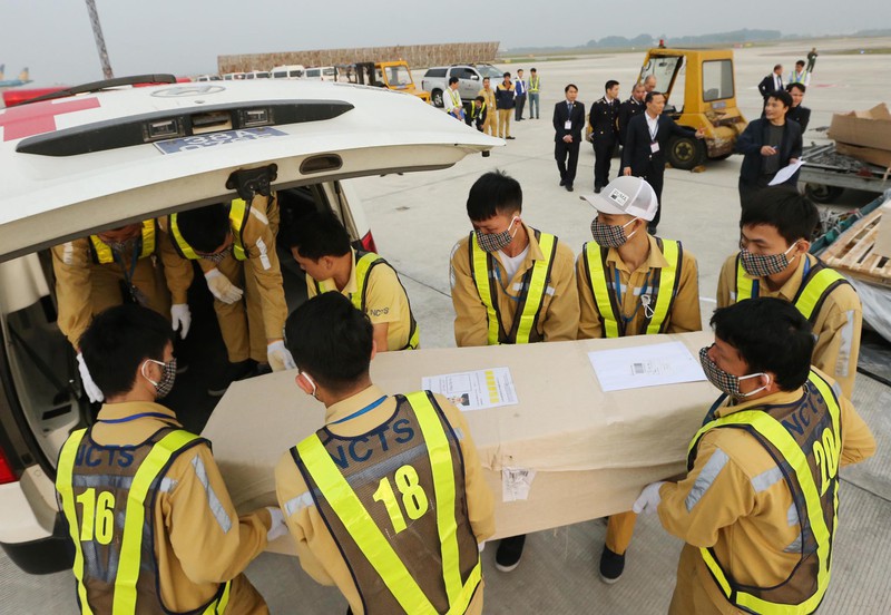 39 thi the trong container: phe chuan lenh dan do 1 nghi pham sang anh hinh 1