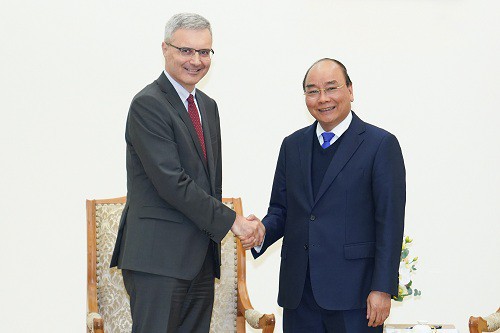 thu tuong nguyen xuan phuc tiep dai su thuy dien va dai su phap hinh 3