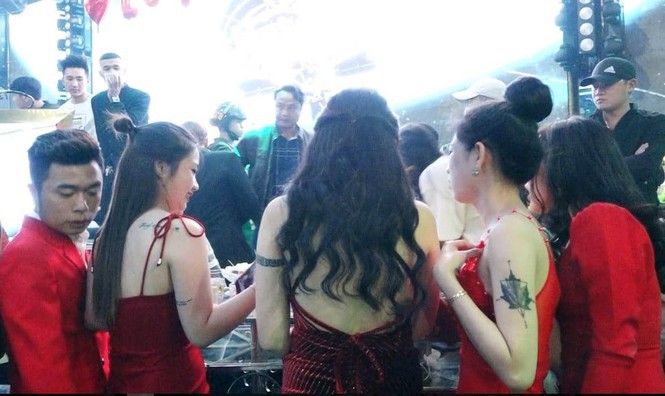 anh: gan 100 thanh nien phe ma tuy trong quan bar hang sang hinh 4