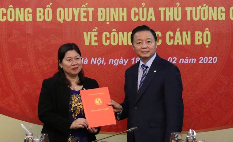 trao quyet dinh bo nhiem cho tan thu truong bo tai nguyen va moi truong hinh 1