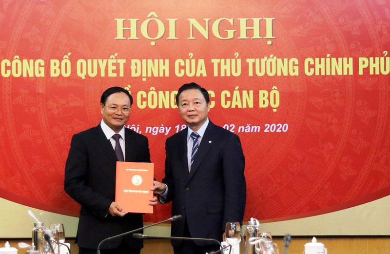 trao quyet dinh bo nhiem cho tan thu truong bo tai nguyen va moi truong hinh 2