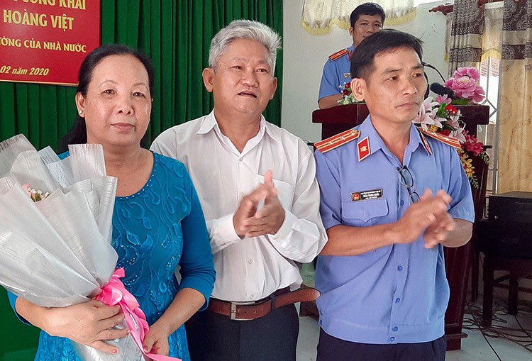 vien kiem sat xin loi cuu can bo xa vi oan sai hinh 1