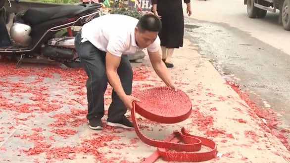khoi to vu an, tam giu hinh su nguoi dot phao mung dam cuoi o ha noi hinh 1