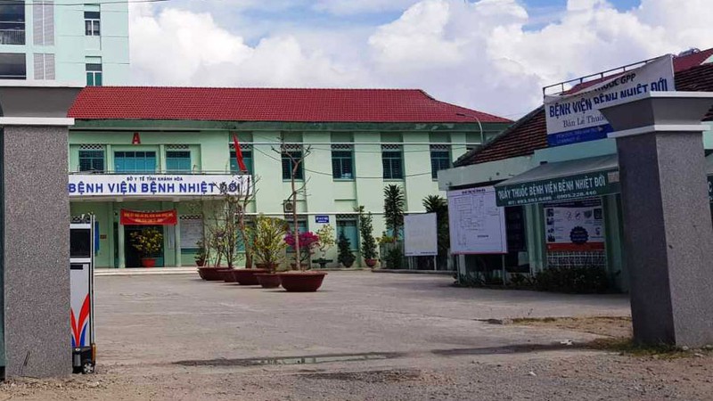 cach ly nhung nguoi tiep xuc gan, cung chuyen bay voi ca nhiem thu 17 hinh 2