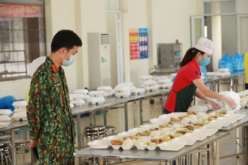 hinh anh khu bep an quan doi phuc vu nguoi cach ly o ha noi hinh 13