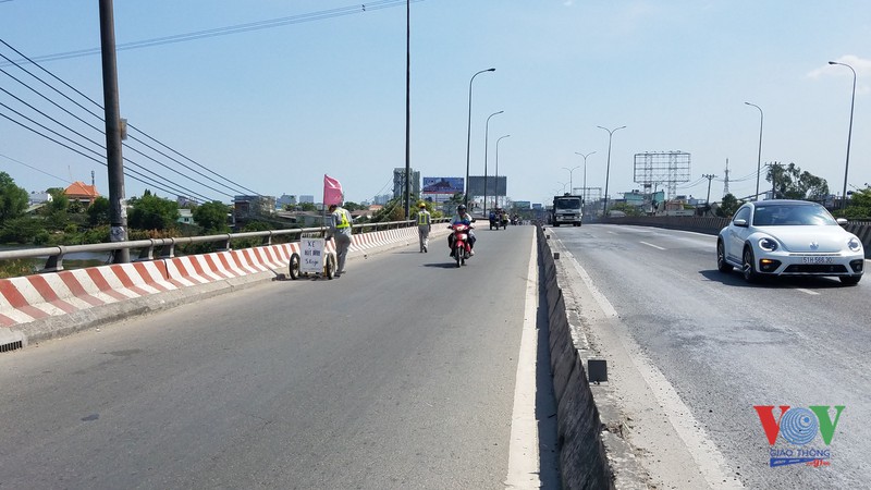 hinh anh: dinh tac long hanh, bay nguoi di duong ngay gan tru so cong an  hinh 7