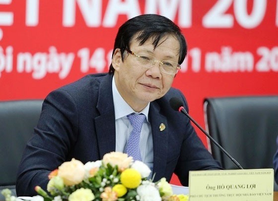 phong vien mac covid-19: can trong de an toan khi tac nghiep hinh 3