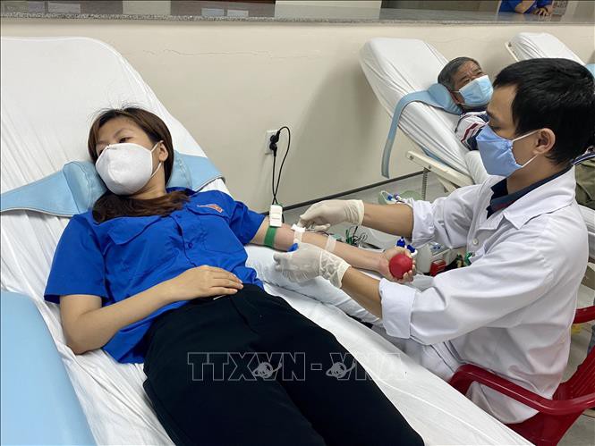 dich covid-19 khien ca nuoc roi vao cac dot thieu mau tram trong hinh 2