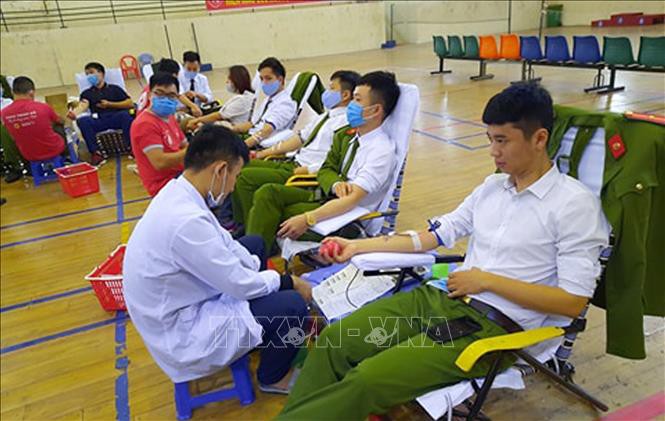 dich covid-19 khien ca nuoc roi vao cac dot thieu mau tram trong hinh 1