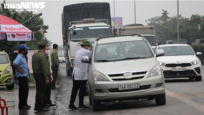 cach ly nguoi tu ha noi, tp.hcm: mot so dia phuong lam qua cang hinh 2