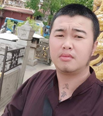 no sung o quan ca phe, 1 nguoi bi trung dan  hinh 1