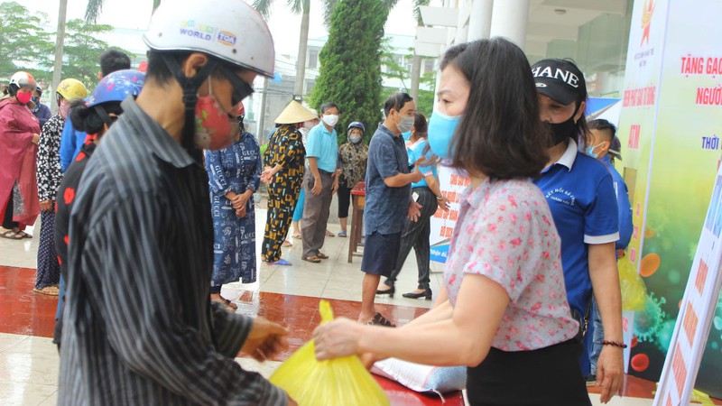 máy "atm gạo" hỗ trợ người dân gặp khó khăn ở hà tĩnh hình 2 may "atm gao" ho tro nguoi dan gap kho khan o ha tinh hinh 2