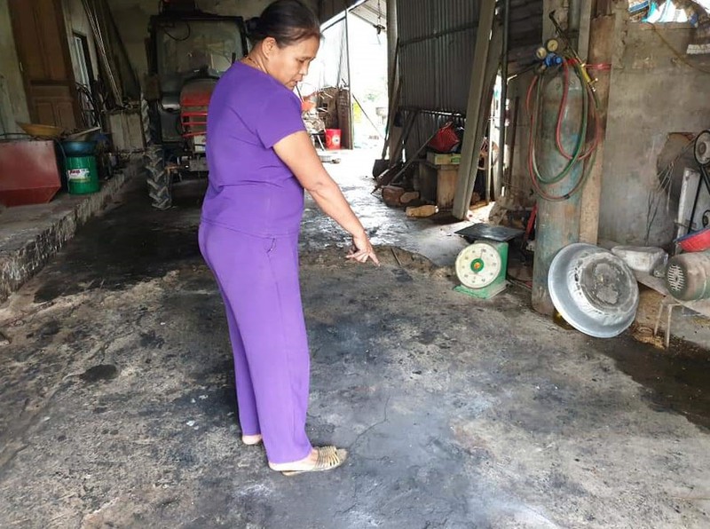 một gia đình bị kẻ xấu ném bom xăng lúc nửa đêm hình 1 mot gia dinh bi ke xau nem bom xang luc nua dem hinh 1