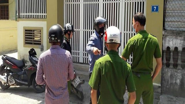 vu 2 vo chong bi chem thuong vong: nghi pham la chong cu cua nan nhan? hinh 1