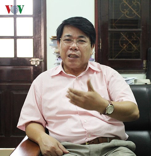 "van con can bo co chuc, co quyen hong hach voi dan" hinh 1