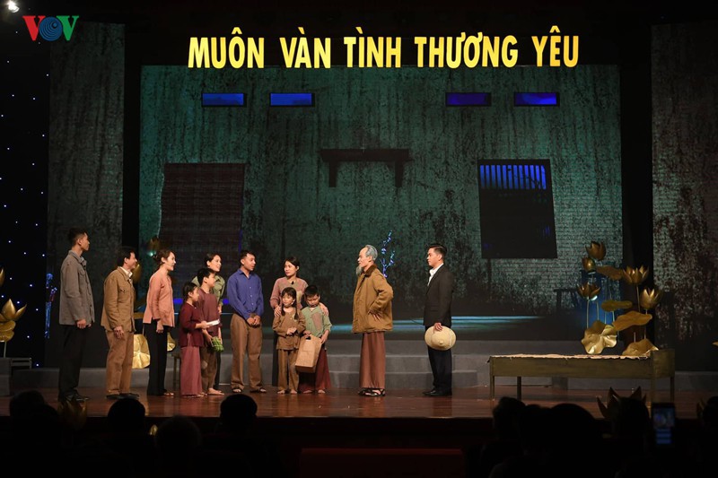 trao giai sang tac, quang ba tac pham chu de hoc tap va lam theo bac hinh 1