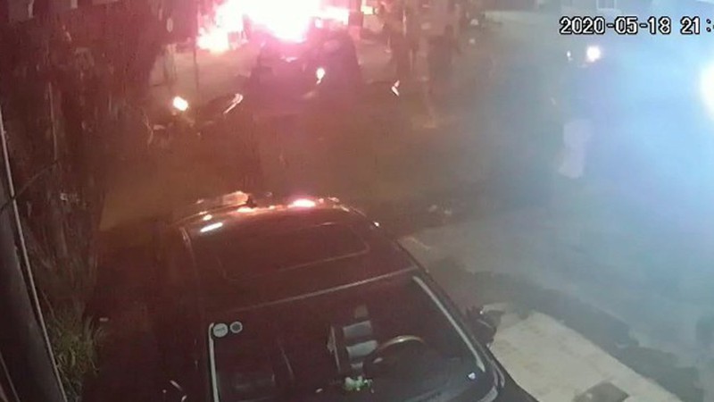 vu nem bom xang khien 2 be bi bong nang: khoi to vu an hinh 2