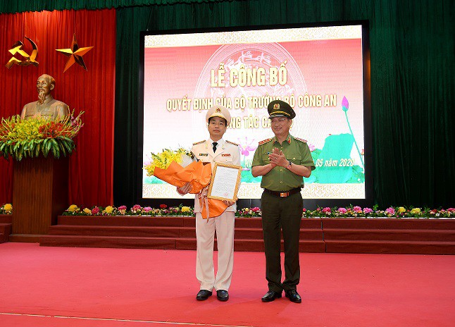 dai ta le xuan minh giu chuc giam doc cong an tinh hoa binh hinh 2
