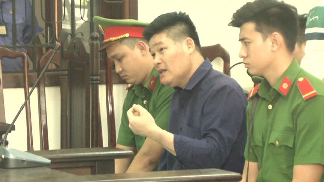vu giang ho vay xe cong an o dong nai: hoan tat cao trang truy to giam doc hinh 1