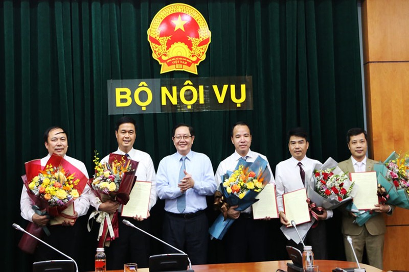trao quyet dinh dieu dong, bo nhiem nhieu nhan su moi cua bo noi vu hinh 1