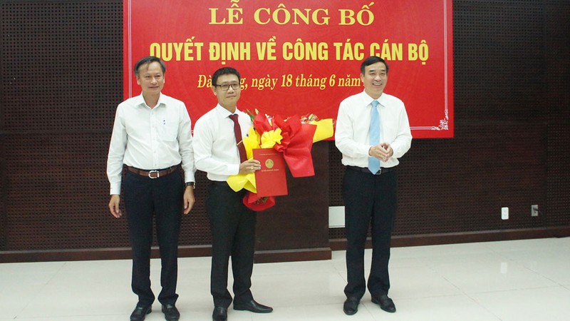 ubnd tp. da nang cong bo quyet dinh ve cong tac can bo hinh 1