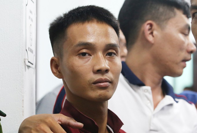 trieu quan su ngu tren noc nha, chay doc duong bien de tron cong an hinh 7