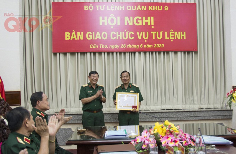 thieu tuong nguyen xuan dat nhan nhiem vu tu lenh quan khu 9 hinh 3