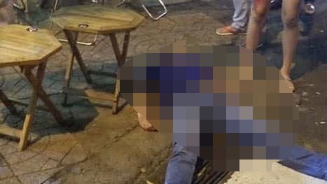 nong 24h:thanh nien bat ngo bi dam guc o quan ca phe hinh 1