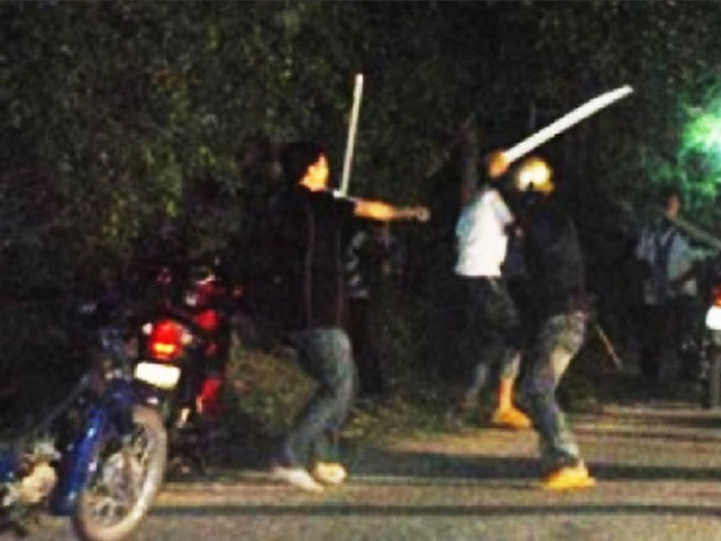 nong 24h:thanh nien bat ngo bi dam guc o quan ca phe hinh 4