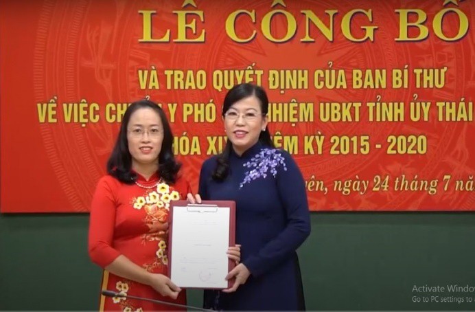trao cac quyet dinh cua ban bi thu ve cong tac can bo. hinh 3