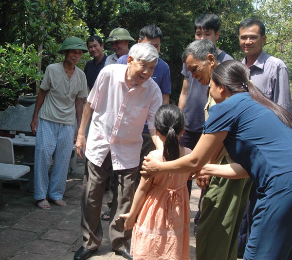 nguyen tong bi thu le kha phieu rat gian di, gan gui, khong quan cach hinh 3