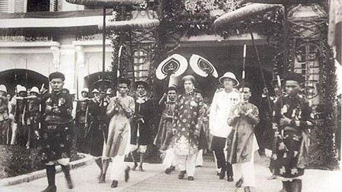 cach mang thang tam o hue: dau cham het cho che do phong kien  hinh 2