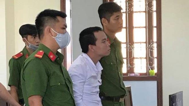 ke dung dao uy hiep de gio tro doi bai voi be gai linh 20 nam tu hinh 1