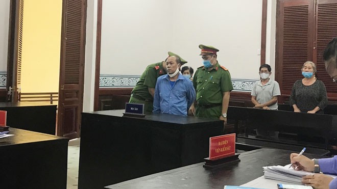 sat hai chu quan tap hoa, cuop tai san roi ve phong tro ngu  hinh 1