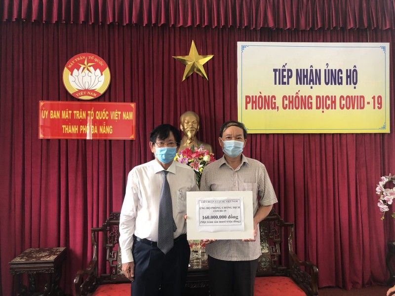 lien doan luat su trao tien ung ho phong, chong covid-19 cho quang nam, da nang hinh 2