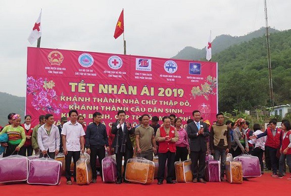 tet som cung tinh nguoi ve voi ba con vung nui xu thanh hinh 1