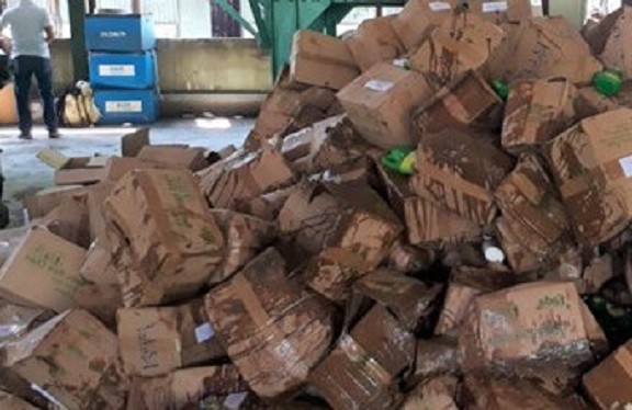 ca mau: phat hien nhieu hang hoa phuc vu tet khong ro nguon goc hinh 1