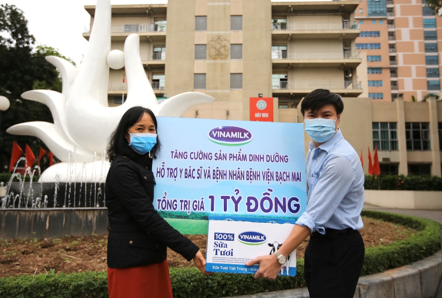 vinamilk ho tro gan 150.000 san pham dinh duong cho benh vien bach mai hinh 1